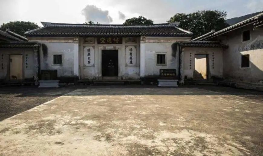 “天空不起屋，地空不葬坟”，老祖宗乔迁丧葬的避讳