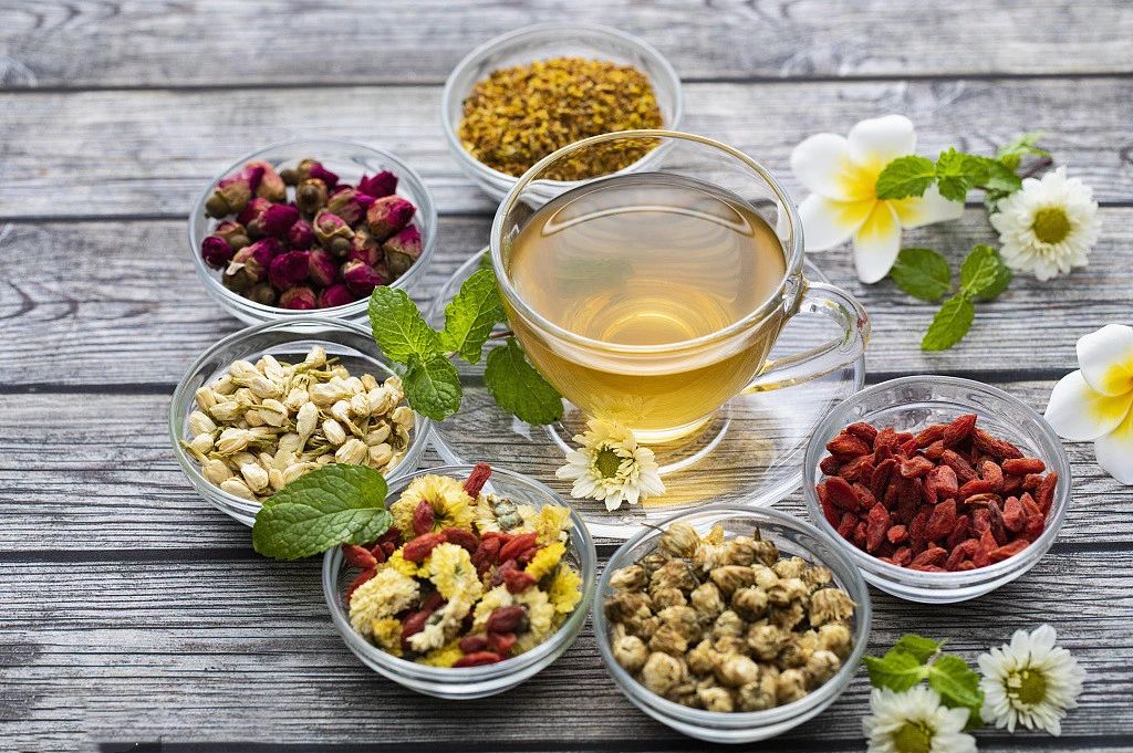 大家都知道夏季要多喝菊花茶，但是如何泡才能达到最佳效果？